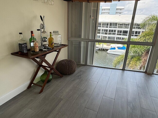 Building Photo - 3051 NE 47th Ct