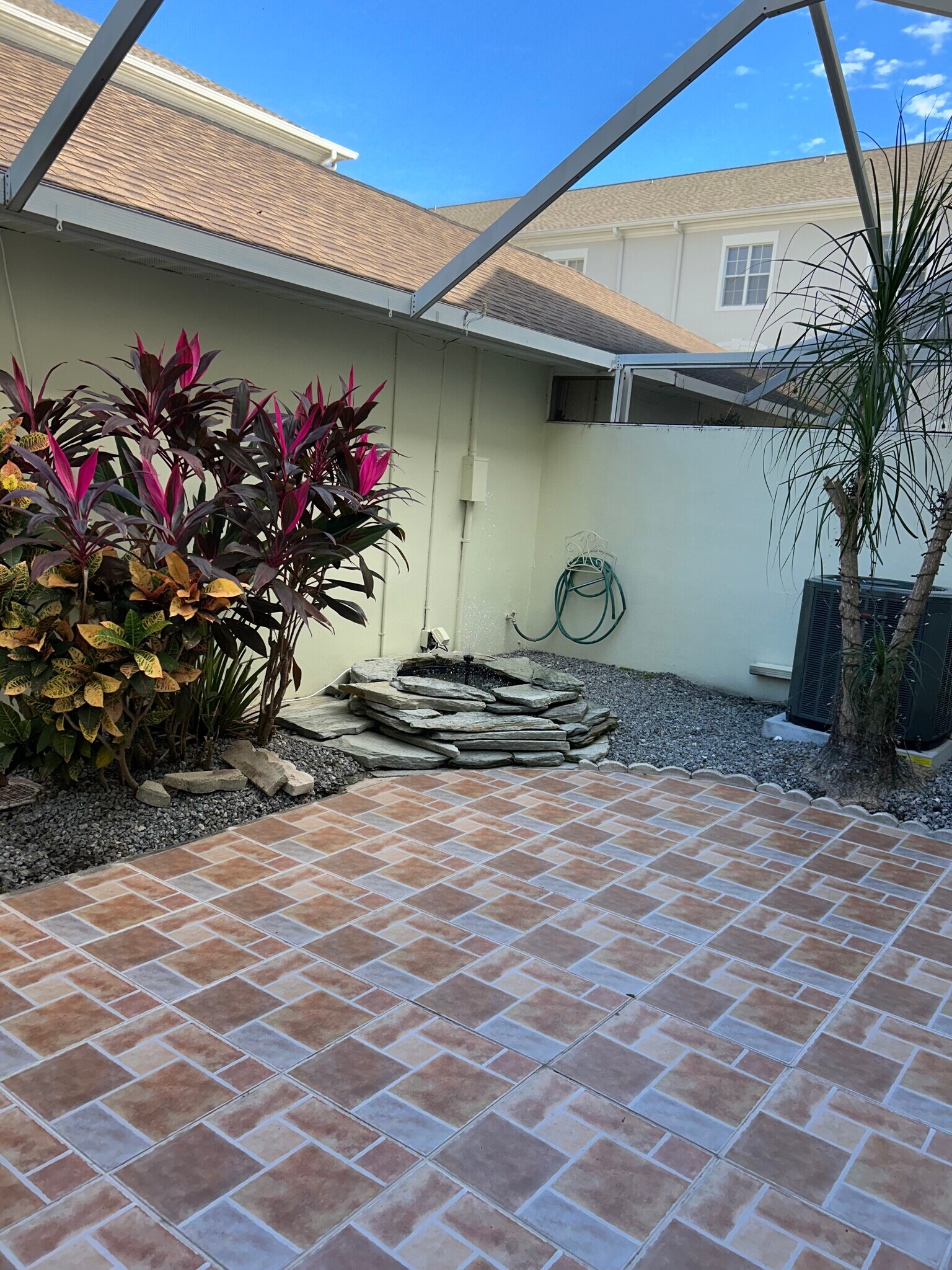 Patio with screen and fountain - 9909 New Parke Rd