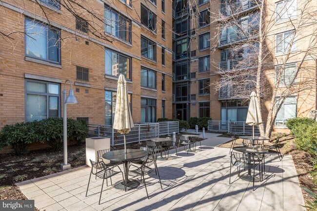 Building Photo - 440 L St NW