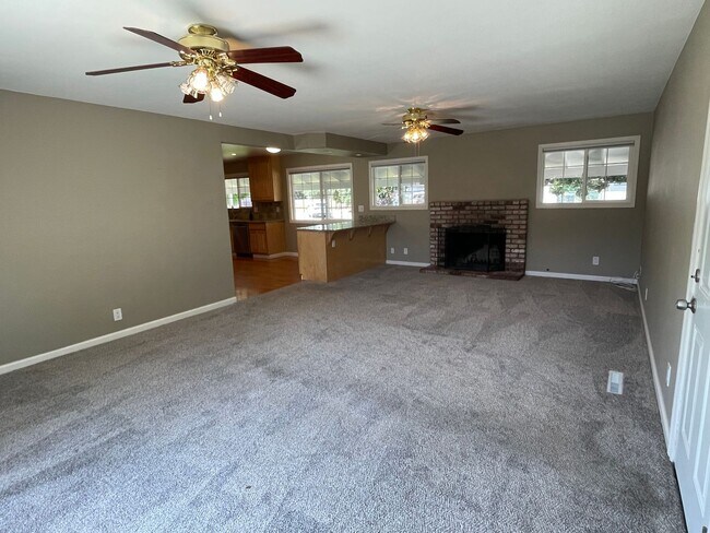 Building Photo - 1570 Camille Ct