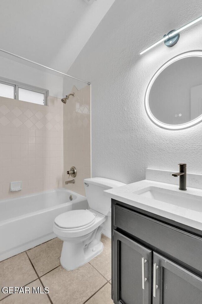 Building Photo - 7489 Plaza Redonda Dr