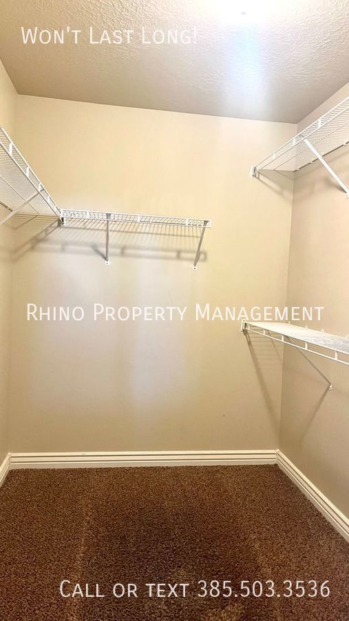 Building Photo - 3809 S Clare Dr