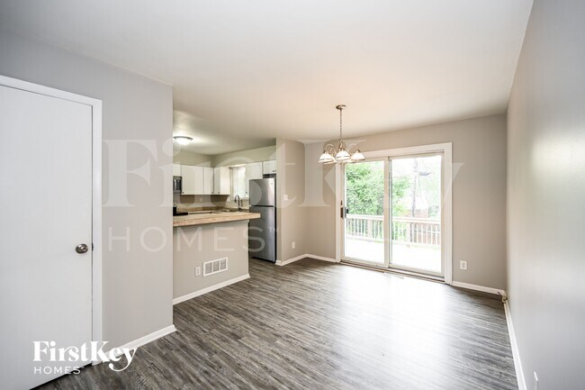 Building Photo - 1745 Pinebluff Ln