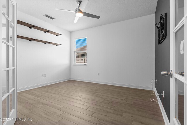 Building Photo - 235 Silverleaf Village Dr