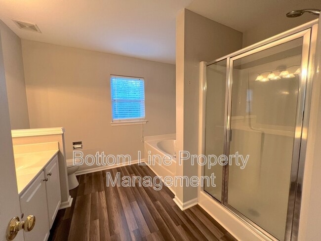 Building Photo - 10814 Princeton Village Dr