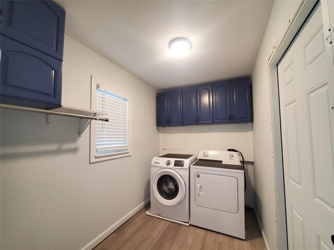 Building Photo - 14 Westcliff Dr