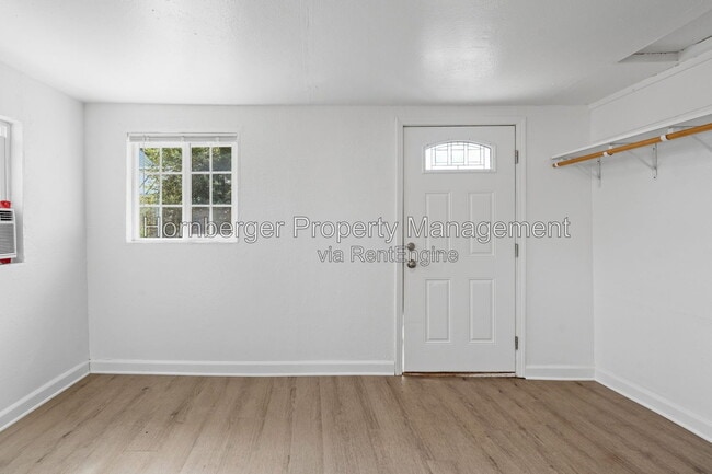 Building Photo - 1103 E Joseph Ave