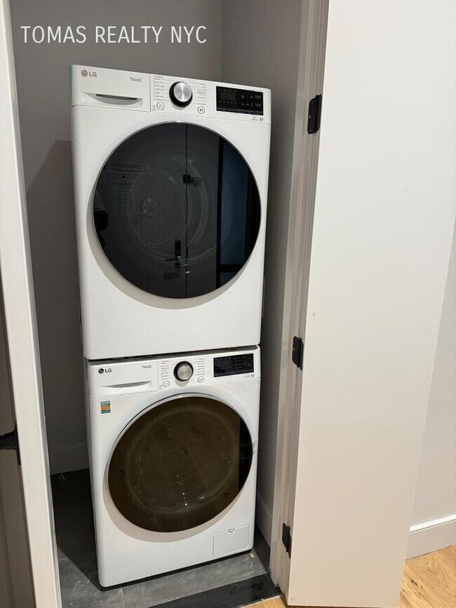 Building Photo - 1890 Pelham Pkwy S