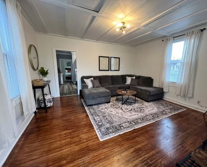 Building Photo - 1215 Eagle St