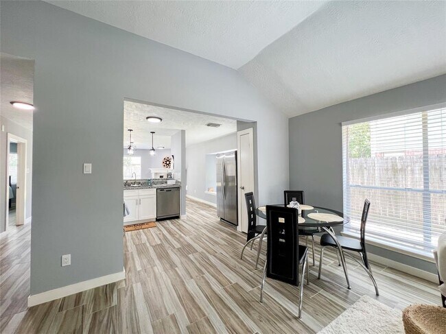 Building Photo - 1035 Wentworth Dr