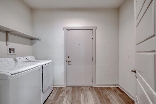 Building Photo - 7501 Smallwood Dr