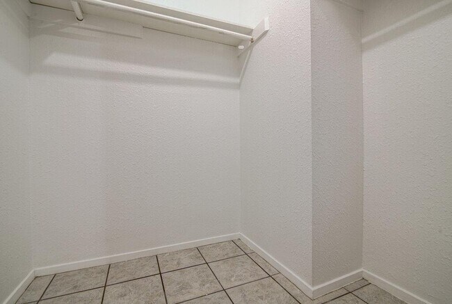 Building Photo - 819 Sirocco Dr