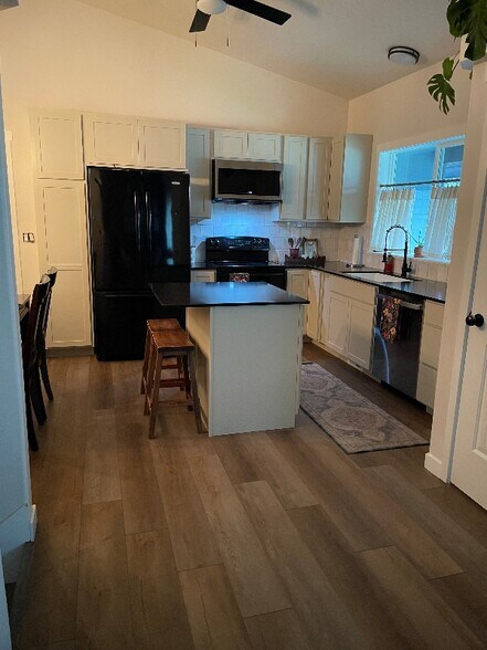 Building Photo - 1703 N Lea St