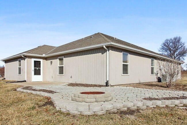 Building Photo - 3 bd 2 bath - Grain Valley