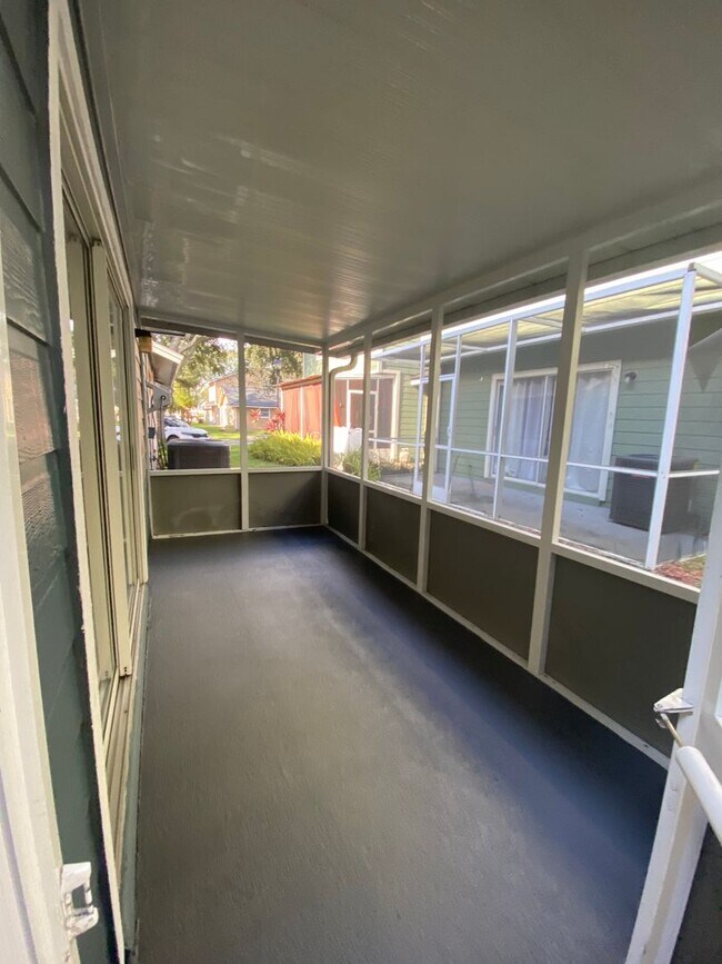 Building Photo - Spacious 3 Bedroom's, 2.5 bath condo in Lakeview Village.