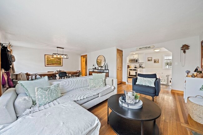 Building Photo - 95 Oriole Rd