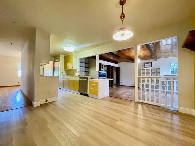 Building Photo - 7583 Lockford Ct