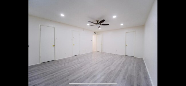 Building Photo - 6403 Apache Ct