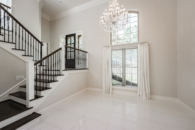 Primary Photo - 207 Victoria Way