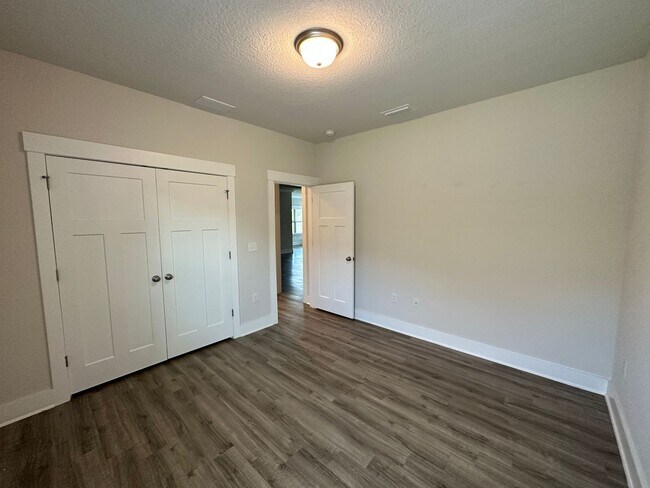 Building Photo - 4 Bedroom 3 Bath Craftsman Style Home off Beulah Rd!