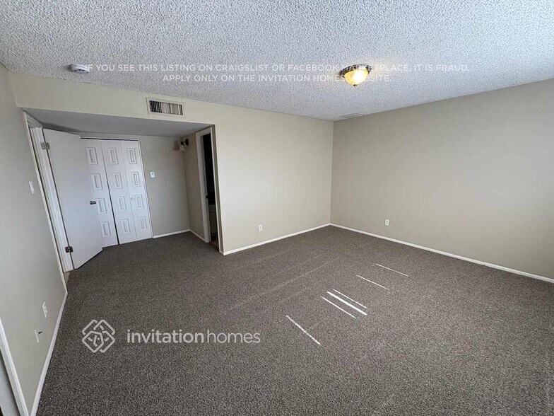 Building Photo - 4815 W Gardenia Ave