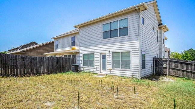 Building Photo - Beautifully Crafted 3 Bed 2.5 Bath 2 Car g...