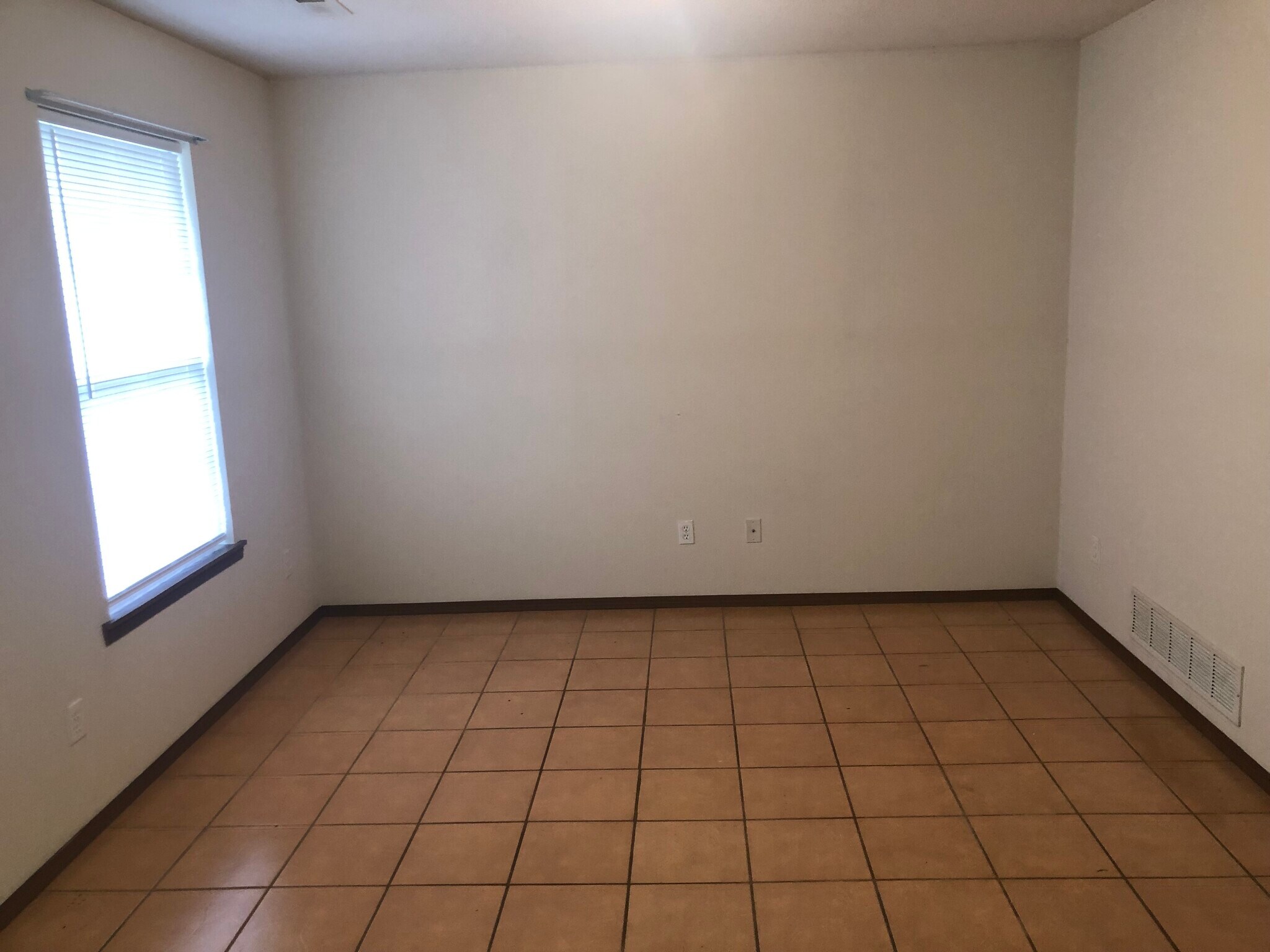 Building Photo - 1300 N 7th St