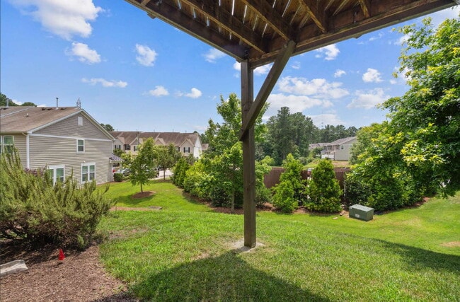 Building Photo - Spacious 3-Bedroom/3.5 Bathroom End-Unit T...
