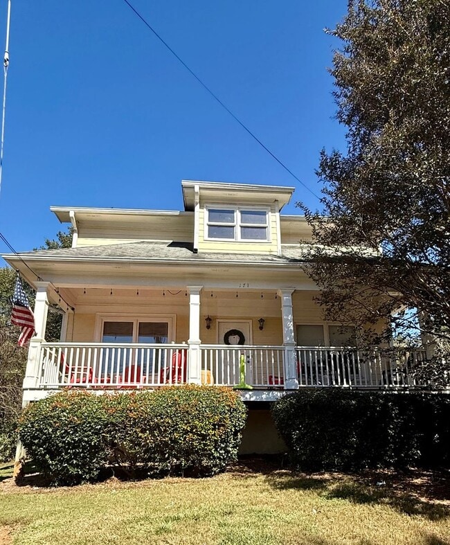 Building Photo - "Pre-Leasing August 2026" Large House Near...