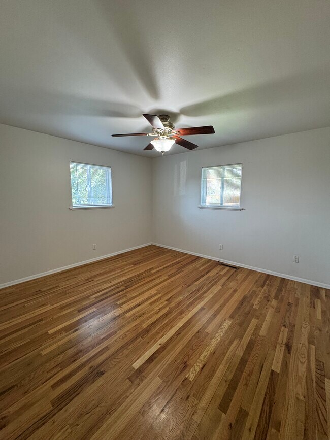 Building Photo - 950 Taney Ln