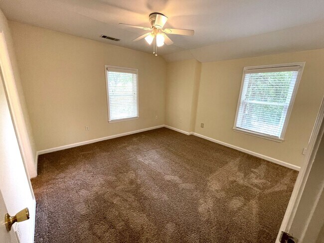 Building Photo - NormalTown 2br House - Fall 2026 Prelease