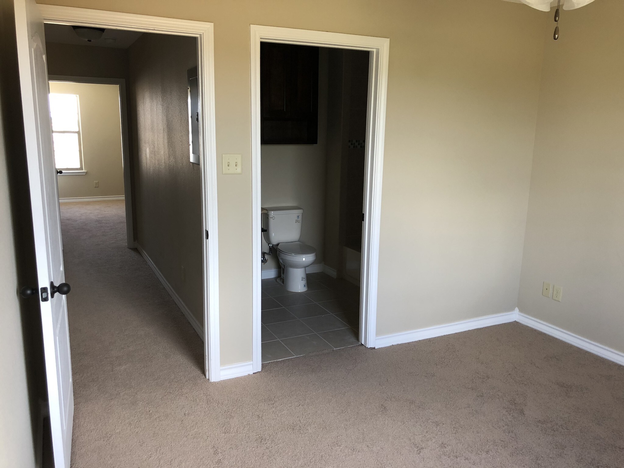 Building Photo - 602 Basswood Dr