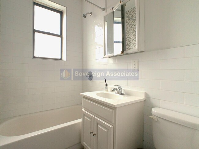 Building Photo - 25 Vermilyea Ave