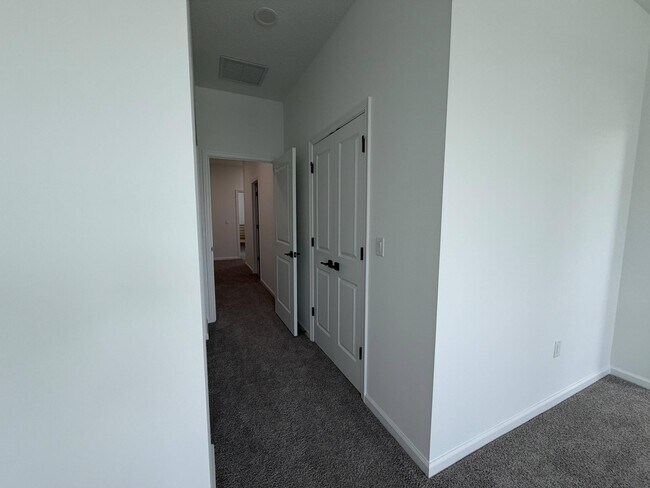 Building Photo - 4402 Longwood Lake Sq