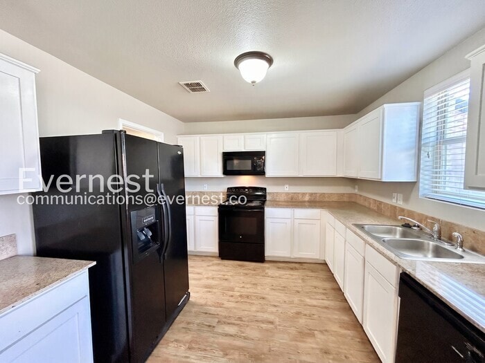 Building Photo - 8434 Cotton Valley Ln
