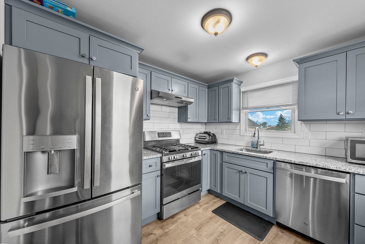 Building Photo - 816 King Georges Rd