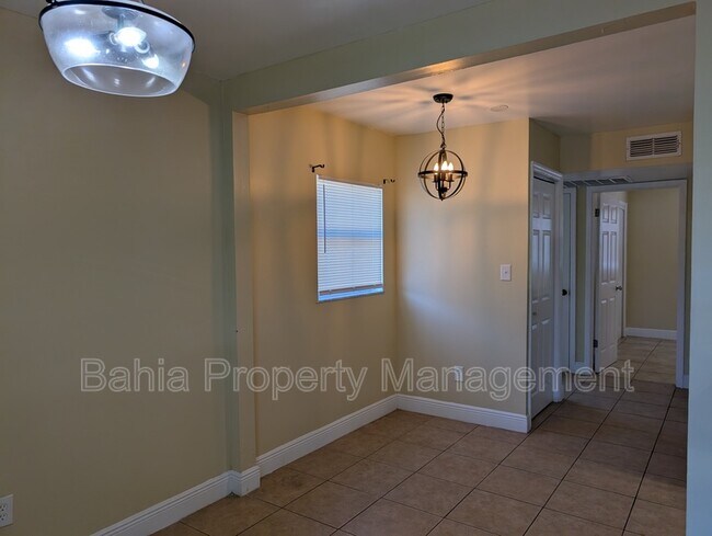 Building Photo - 8944 Temple Terrace Hwy