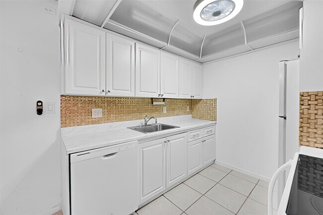 Building Photo - 3402 Bimini Ln