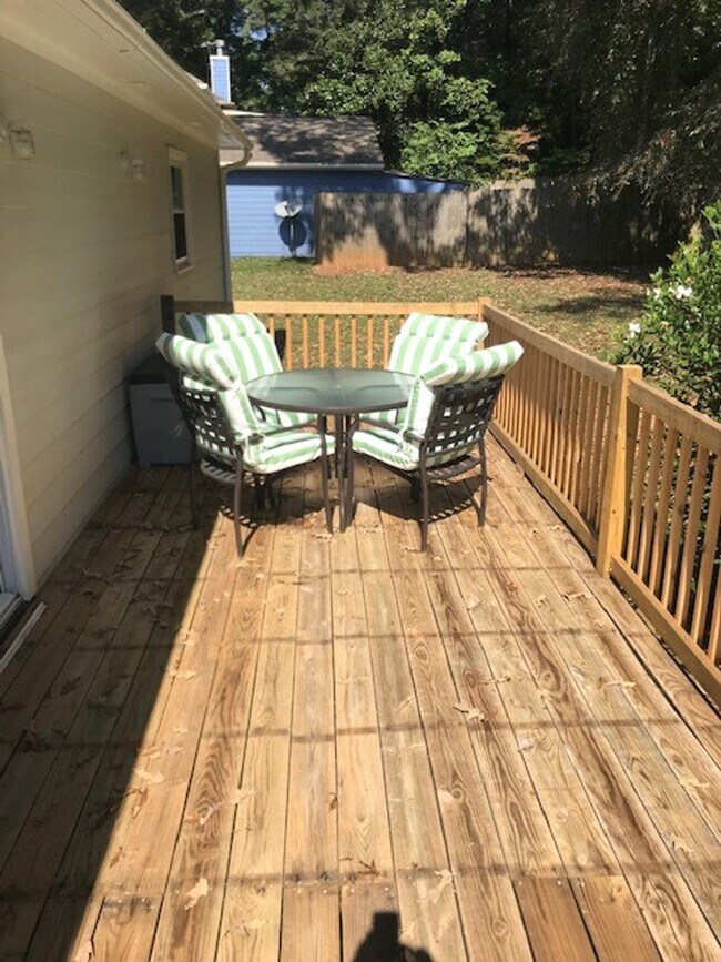 Building Photo - 1565 Pinebreeze Dr