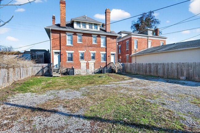 Building Photo - 1619 E Main St