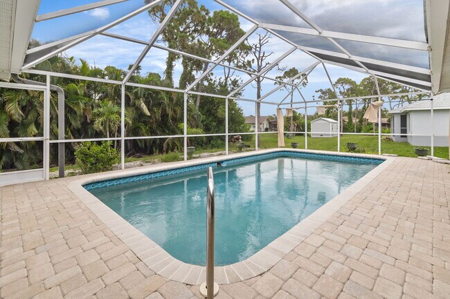 Building Photo - 1040 Bay Harbor Dr