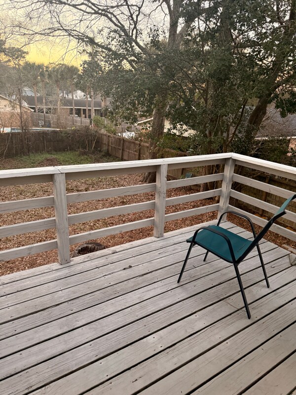 Building Photo - 2004 Pine Needle Dr E