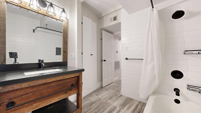 Building Photo - Beautifully Updated Flat with Gourmet Kitchen & Private Outdoor Retreat