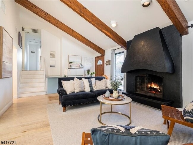 Building Photo - 15 Windemere Rd