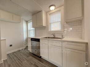 Building Photo - 727 Culbertson Dr