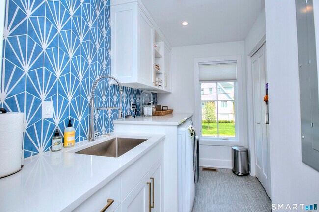 Building Photo - 26 Island Way