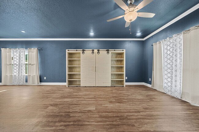 Building Photo - Modern 3 Bed / 2 Bath Home with Granite Kitchen & Full Fenced Yard in Temple