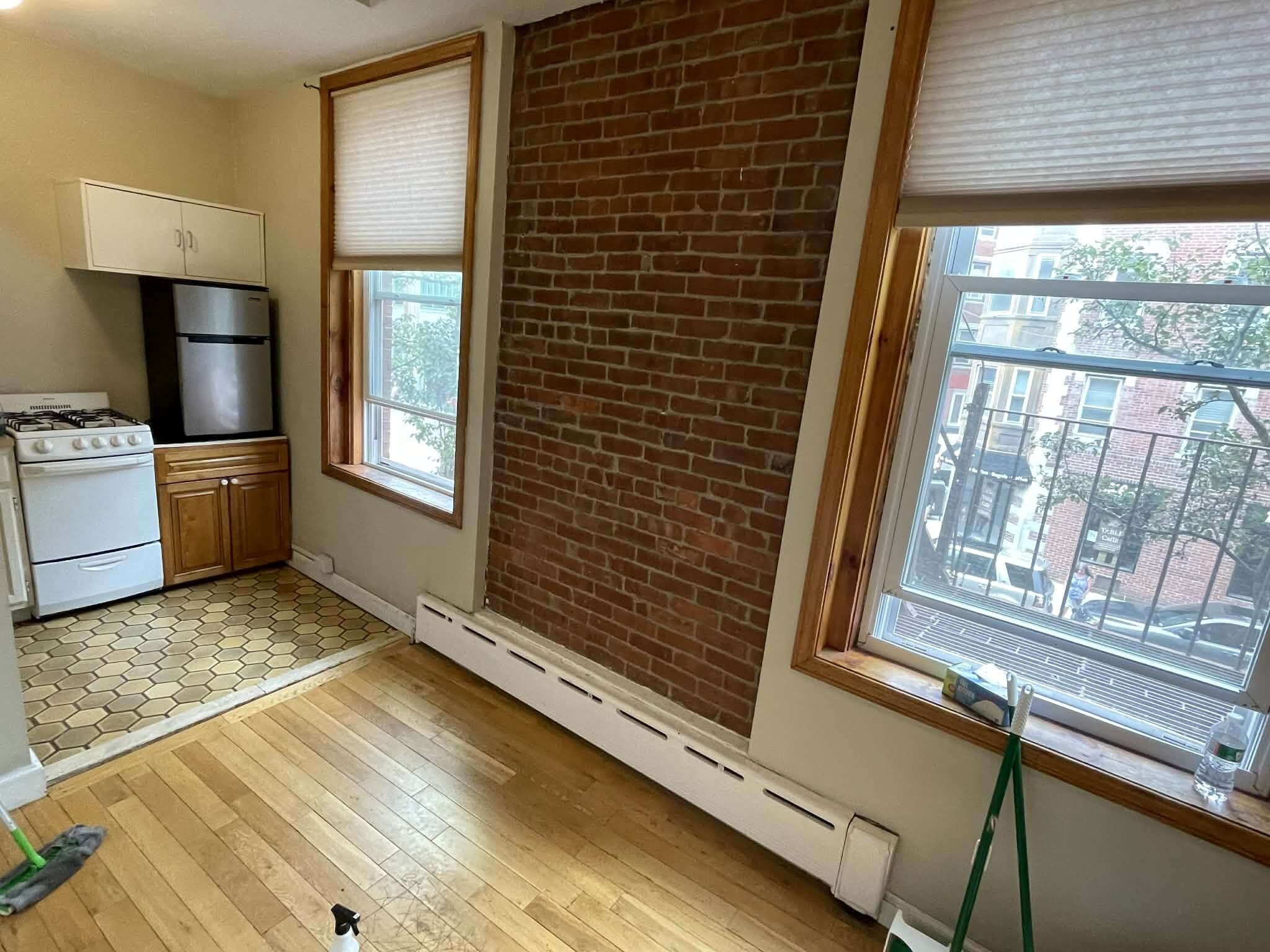 Building Photo - 437 Hanover St