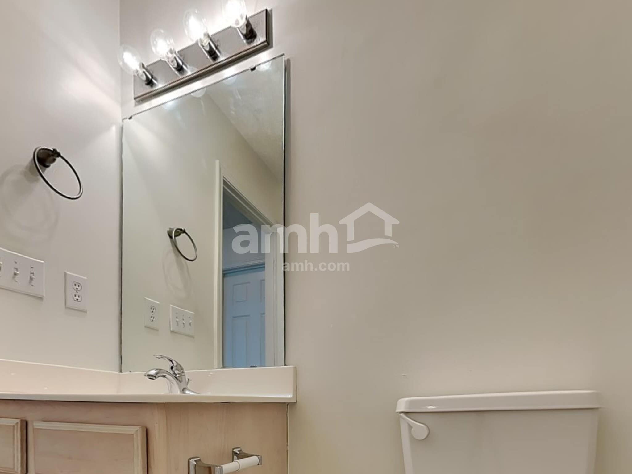 Building Photo - 124 Trayesan Dr