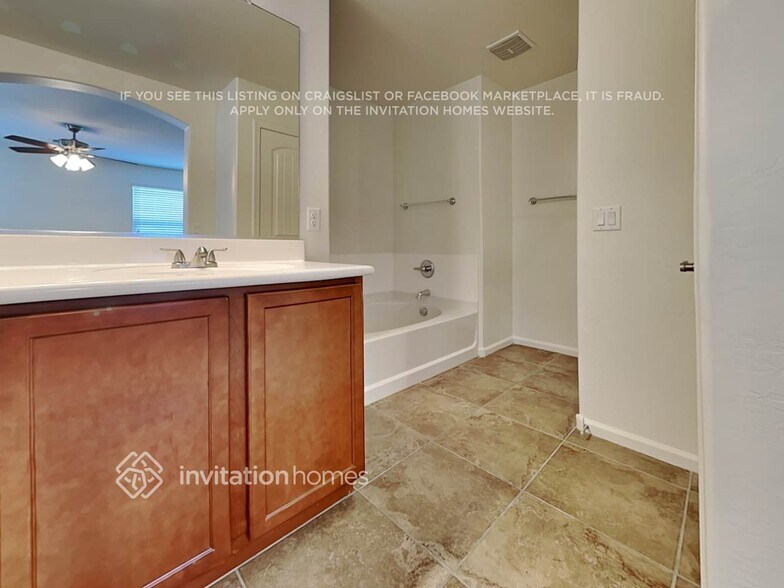 Building Photo - 1449 S Colt Dr